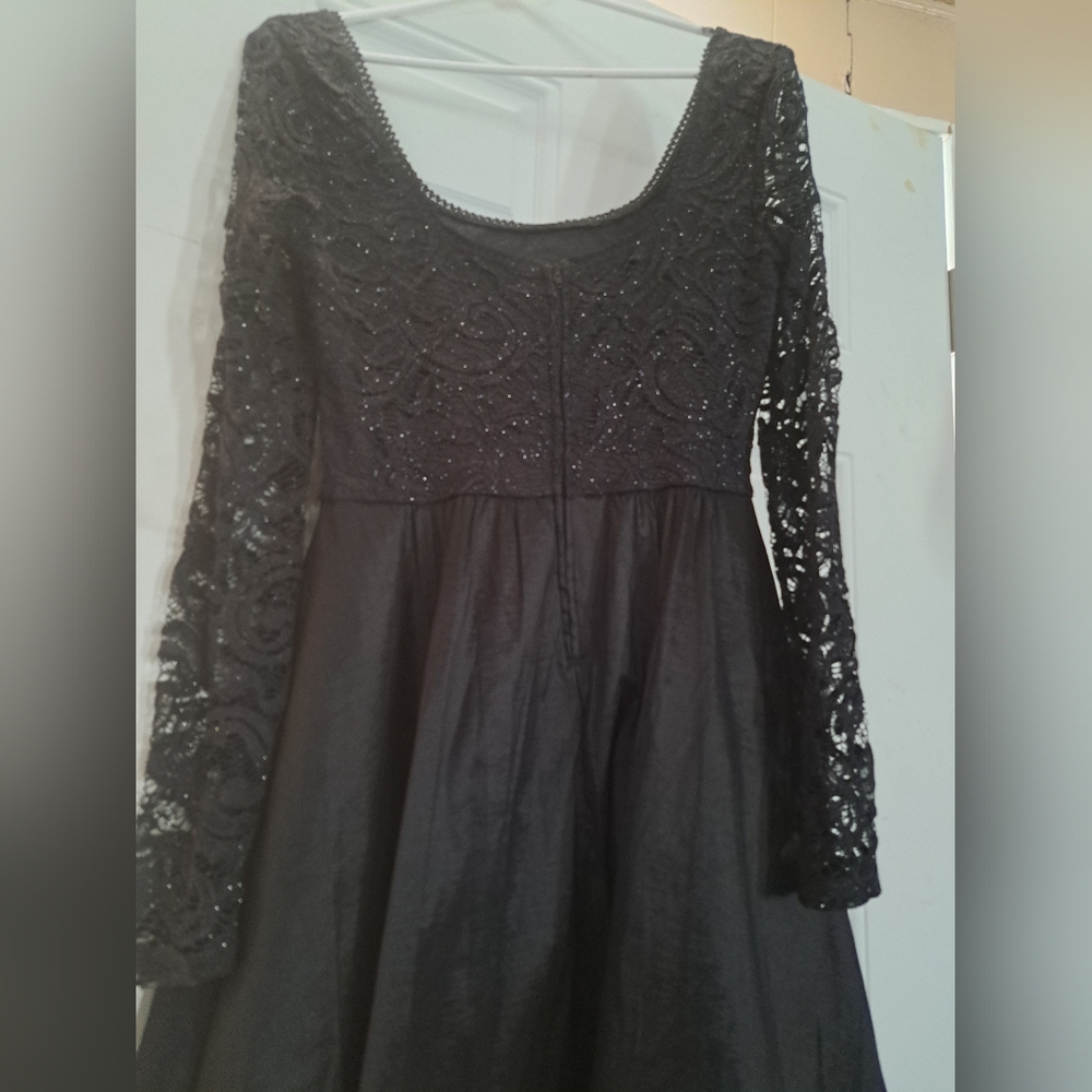 Black Lace High-Low Evening Dress - Picture 4 of 7